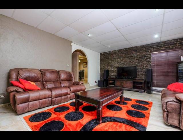 3 BEDROOM HOUSE FOR SALE IN QUELLERINA